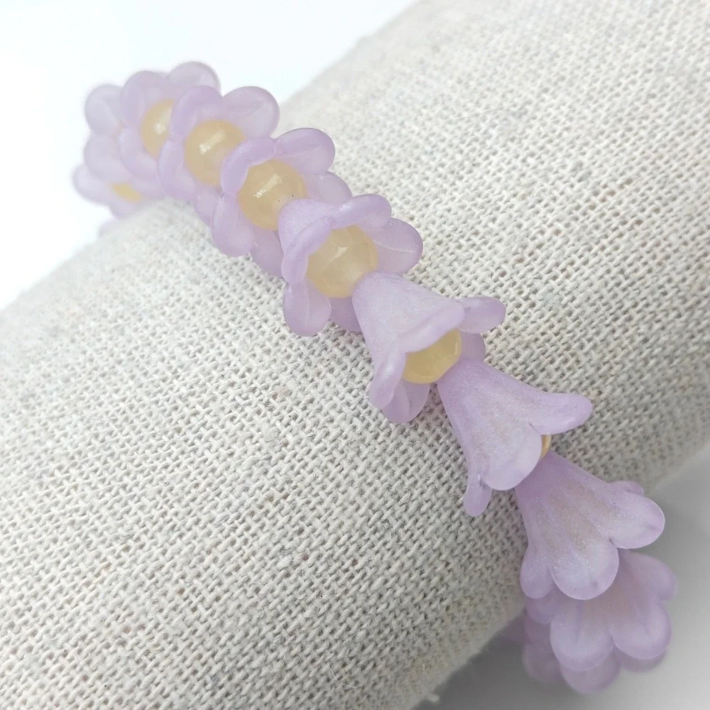 Lavender Purple Frosted Flower Acrylic Stretch Bracelet Yellow Glass Bead Floral